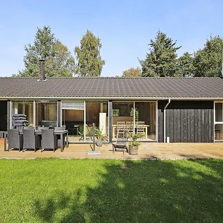 6 Person In Frederiksvaerk-by Traum *